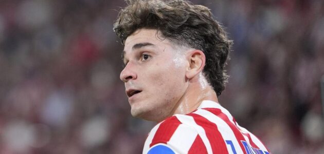 موقف برشلونة الجديد لحسم صفقة جوليان ألفاريز وسط اشتعال أزمته مع أتلتيكو مدريد