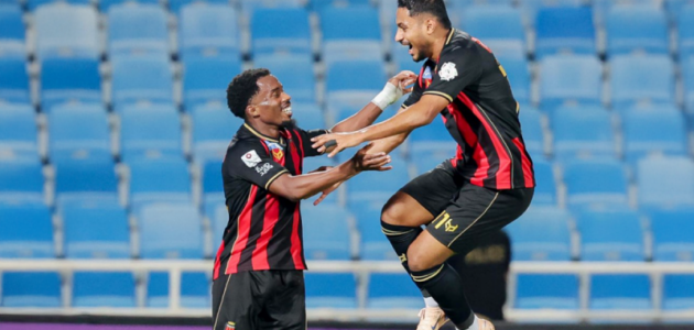 الرياض يكتب الانتصار الأول: تيدي أوكو يحرز الهدف الوحيد في 1-0 على نيوم