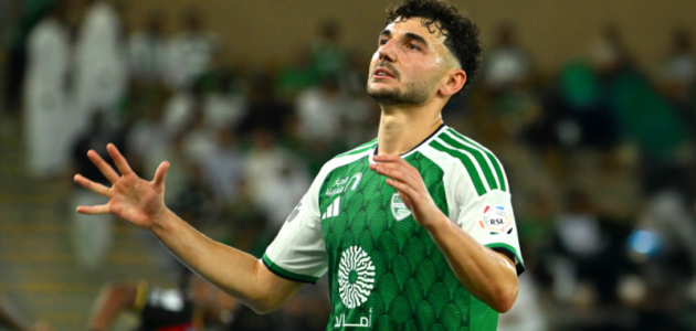 الأهلي يربح 5-0 على الرياض: فوز ساحق يعيد التوازن للفريق