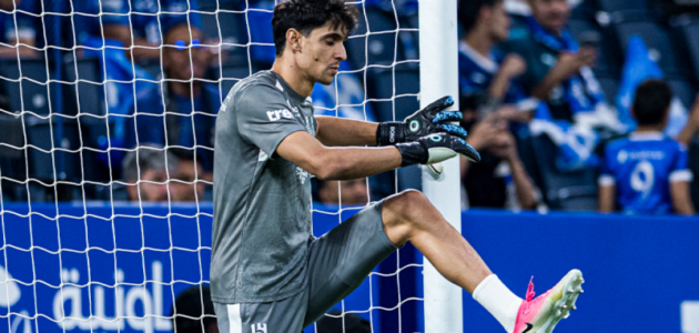 ياسين بونو يُخسر أمام التعاون: هل يُعاد حارس الهلال؟