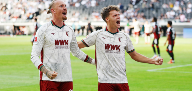 أوجسبورج يتصدر البوندسليجا بعد فوز مهيب 4-1 على فرانكفورت